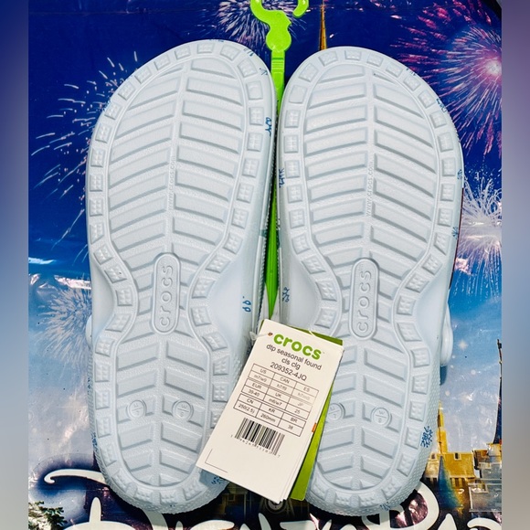 💙 Disney Christmas Holiday 2023 Crocs Mickey And Minnie Skating New with tags! - Picture 11 of 14